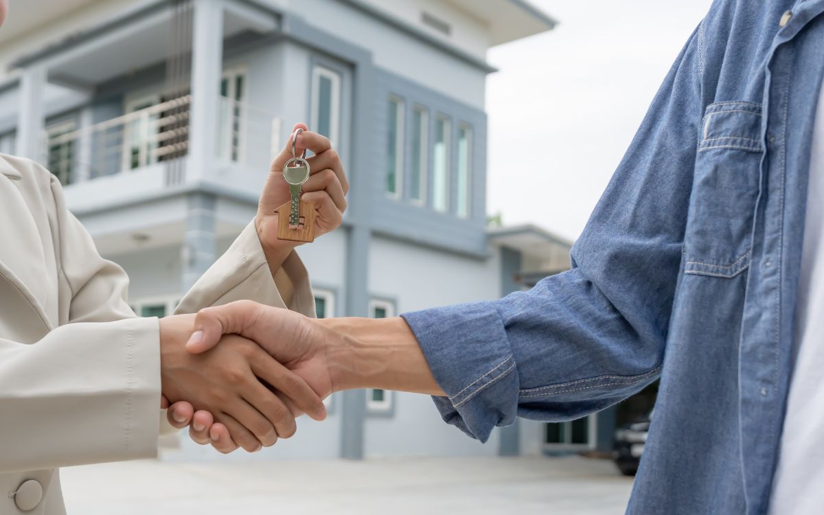 venta de piso y entrega de llaves